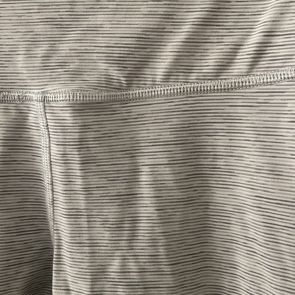 Lululemon leggings. Excellent condition! Size 8 - Picture 2 of 4